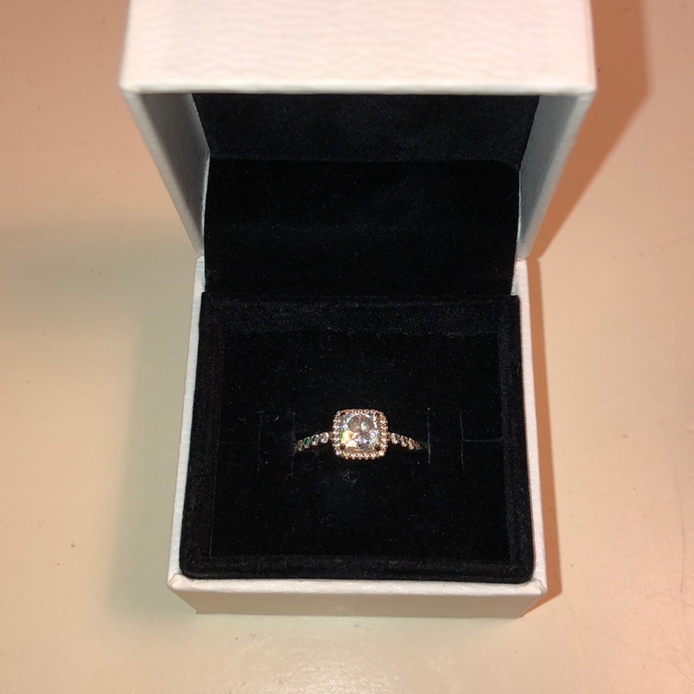 Pandora Ring